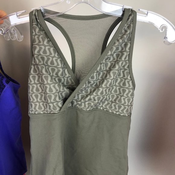 2 Lululemon tanks Size 2 - Picture 3 of 8